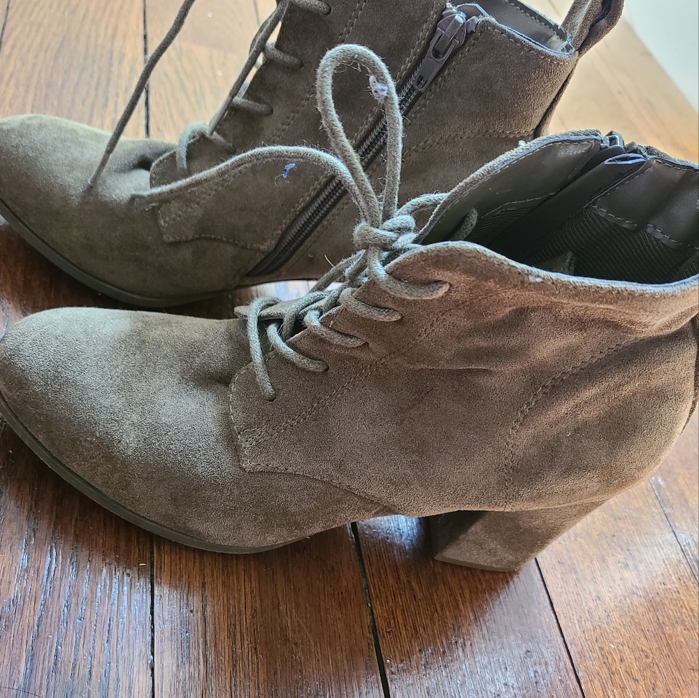 🦩3/$30 Madden Girl Olive Booties - size 8 - Picture 1 of 7